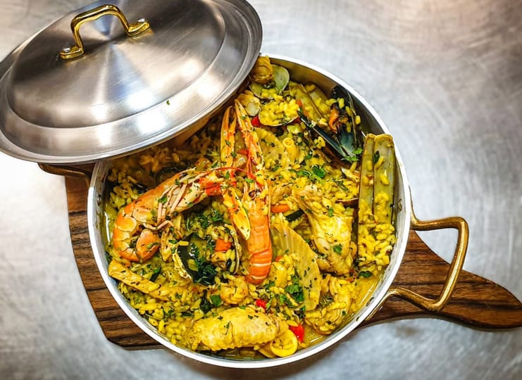 Seafood paella